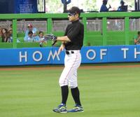 　今季最終戦を前に準備をするイチロー（撮影・小林信行）