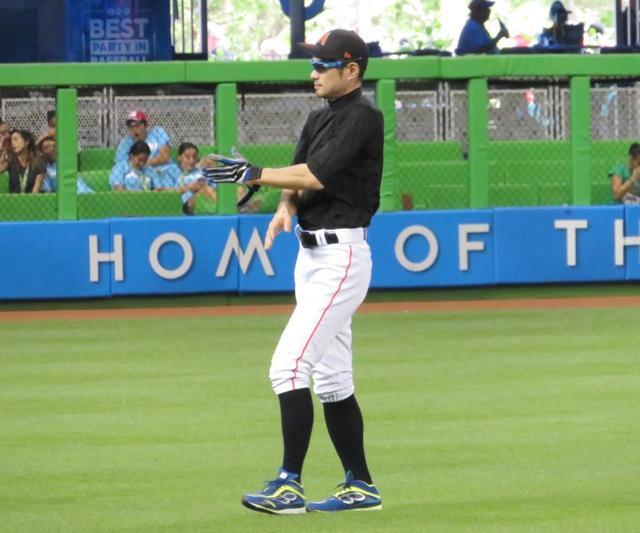 イチロー、新オーナー御前試合で代打安打記録ならず 今季最終打席は左邪飛