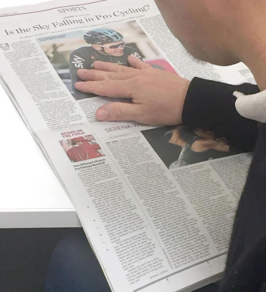 　「二刀流」選手、大谷の米大リーグ移籍で、ゲーム業界の対応を報じる15日付ウォールストリート・ジャーナル紙の記事（左下）（共同）