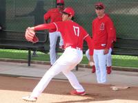 　登板前にブルペンで投球練習をする大谷（撮影・小林信行）