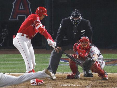 大リーグ、大谷は４番で１安打 前田５失点で３敗目