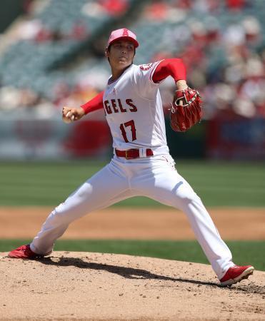 大谷４勝目をかけて限定ピンク帽子＆ユニで先発　初回先頭打者出すも無失点