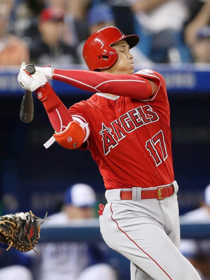 ブルージェイズ戦の７回、空振り三振に倒れたエンゼルス・大谷＝トロント（共同）