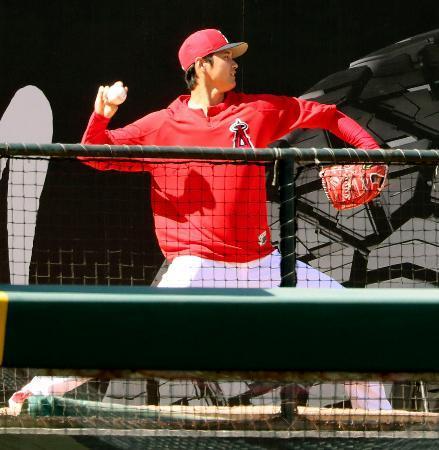 エンゼルス大谷が投球練習 ロイヤルズ戦先発登板に備え