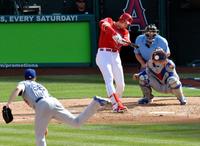 ドジャース戦の２回、空振り三振に倒れたエンゼルス・大谷＝アナハイム（共同）