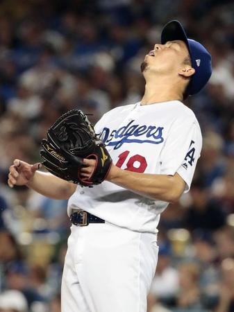 　ブルワーズ戦の３回、テムズに３ランを浴び、天を仰ぐドジャース・前田＝ロサンゼルス（共同）