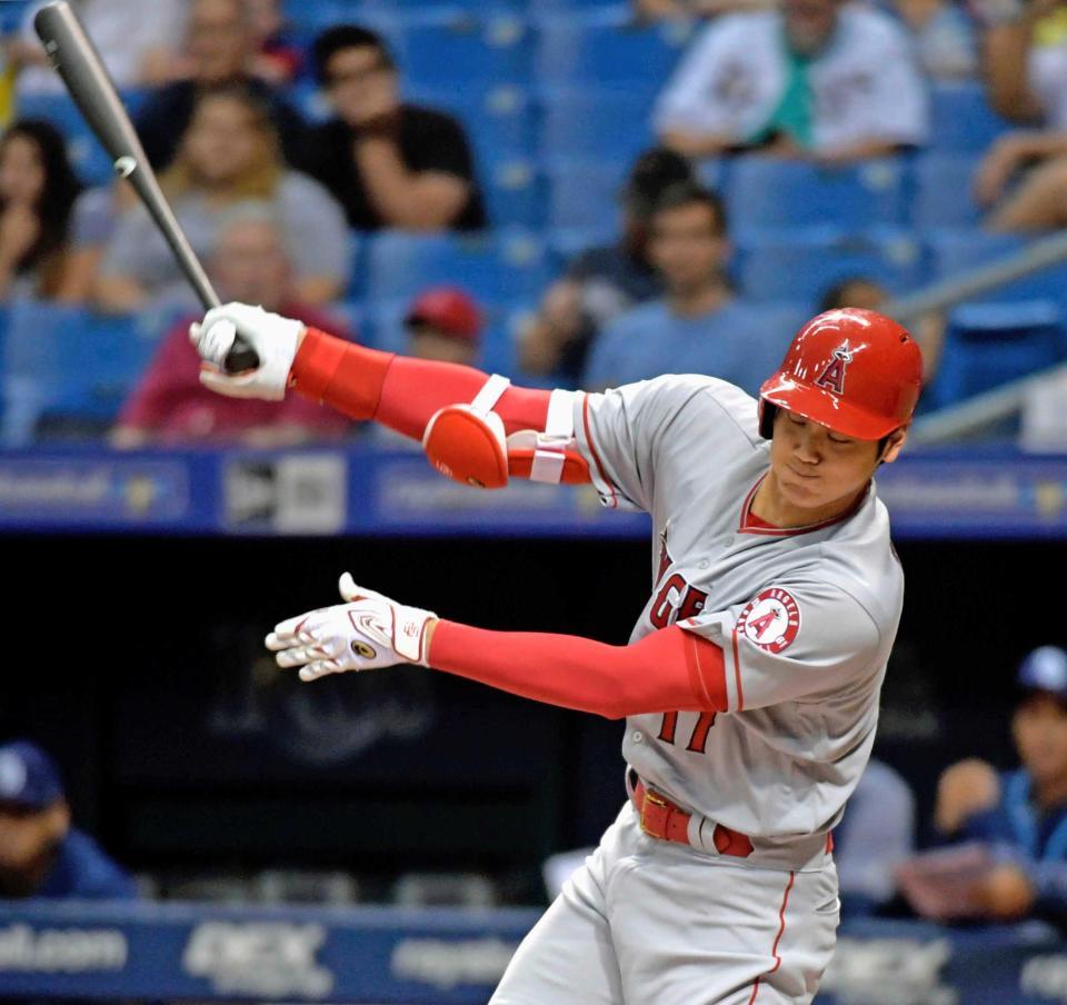 　８回、代打で空振り三振に倒れる大谷（共同）