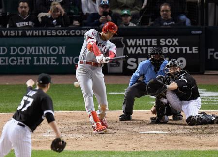 大リーグ、大谷が満塁で三塁打 ４試合連続本塁打はならず