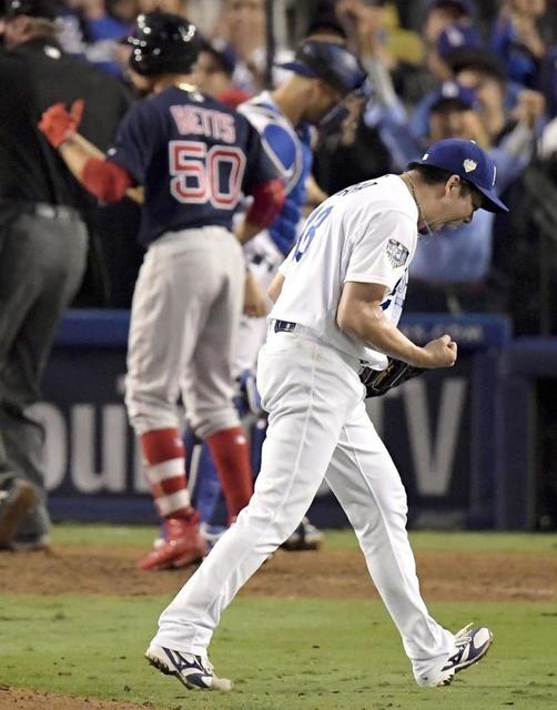 マエケン 吠えた！WS史上最長の延長15回に登板 無死一、二塁の