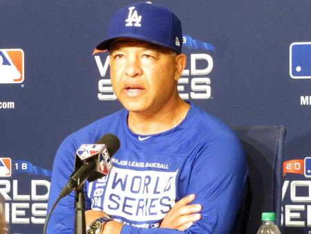 采配が裏目に出てしまったロバーツ監督（撮影・小林信行）