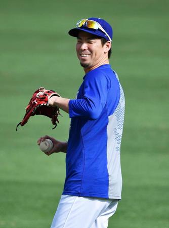 レッドソックス戦を前にキャッチボールするドジャース・前田＝ロサンゼルス（共同）