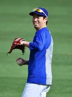 レッドソックス戦を前にキャッチボールするドジャース・前田＝ロサンゼルス（共同）