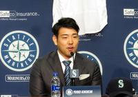 笑みを浮かべて英語で返答する菊池（撮影・小林信行）