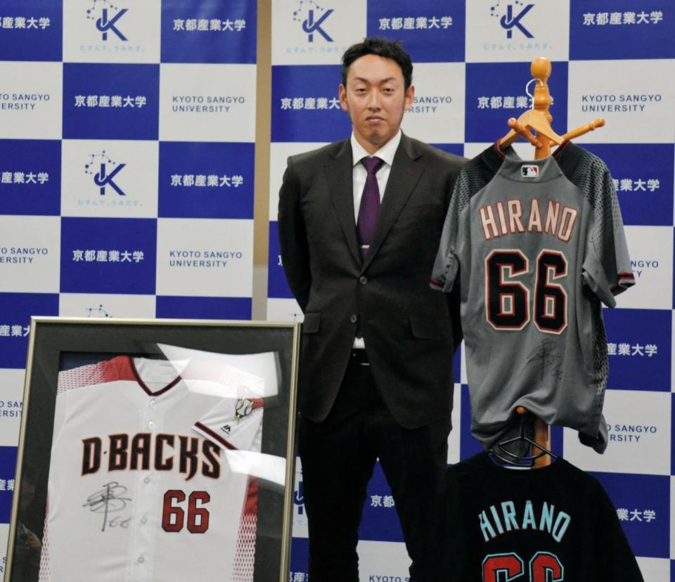 　京産大を表敬訪問した平野