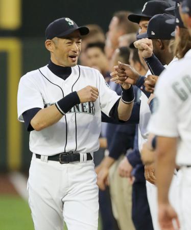 イチロー、今季に抱負 東京での開幕戦にいることが目標