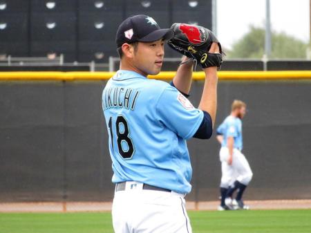 居残り練習でスライダーを修正した菊池（撮影・小林信行）