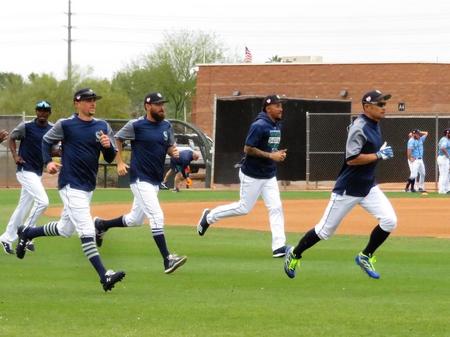 いつものようにグループの中央、先頭を走るイチロー（撮影・小林信行）