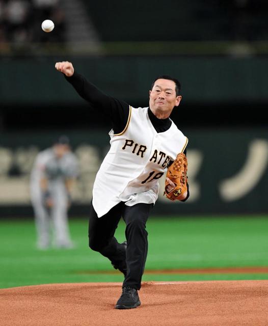 桑田真澄氏　日米に「感謝」の始球式　力強い投球に大歓声