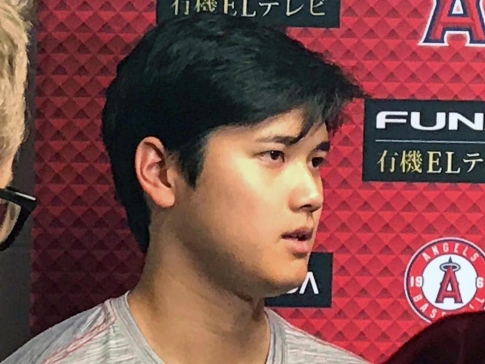 試合後に取材に応じる大谷（撮影・小林信行）