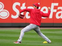 試合前にキャッチボールをする大谷（撮影・小林信行）