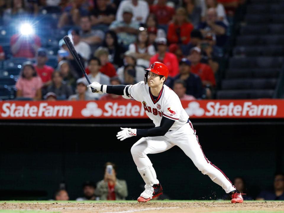 ホワイトソックス戦の７回、代打で中前打を放つエンゼルス・大谷＝アナハイム（共同）