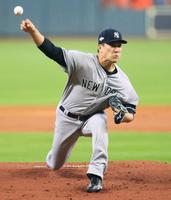 アストロズ戦に先発し、６回無失点で勝利投手になったヤンキース・田中＝ヒューストン（共同）
