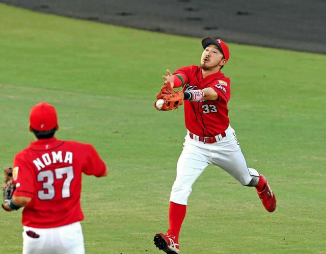広島・菊池、外野も守れます　「日本一の二塁手」を代理人が仰天売り込み