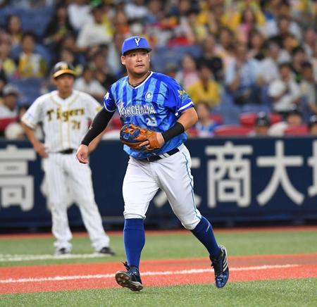 　阪神戦で三塁を守る筒香＝８月２０日