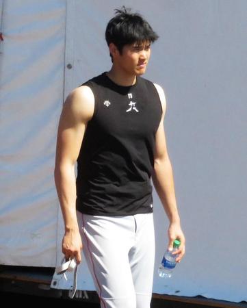 筋トレを終えた大谷（撮影・小林信行）