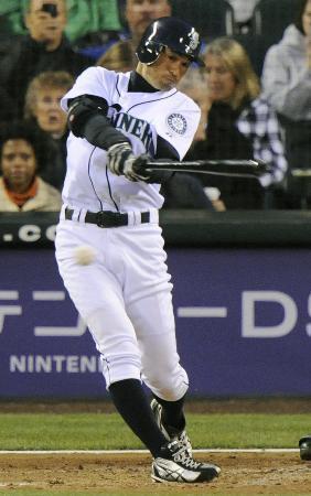 美しいバットスイングにイチロー公式サイト「ルネサンスの巨匠」