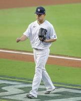 　５回途中、降板する田中（共同）