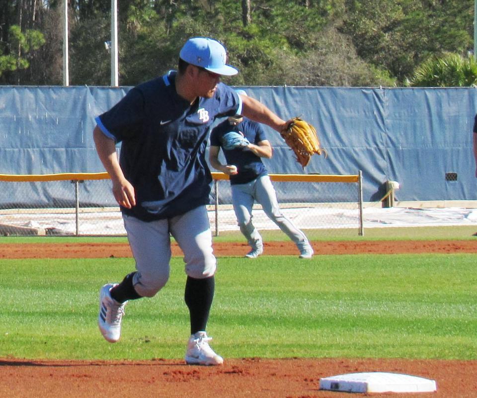 　三塁守備の練習をするレイズ・筒香（共同）　