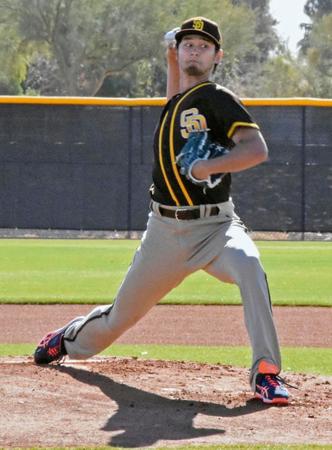 　実戦形式の練習に登板したパドレスのダルビッシュ＝ピオリア（共同）