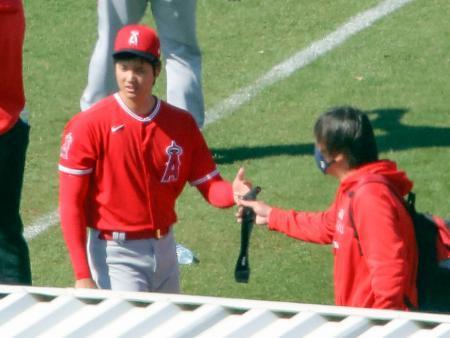 　練習を終えたエンゼルス・大谷＝テンピ（共同）