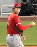 ドジャース戦に先発したエンゼルス・大谷。２回１／３を４安打７失点だった＝ロサンゼルス（共同）