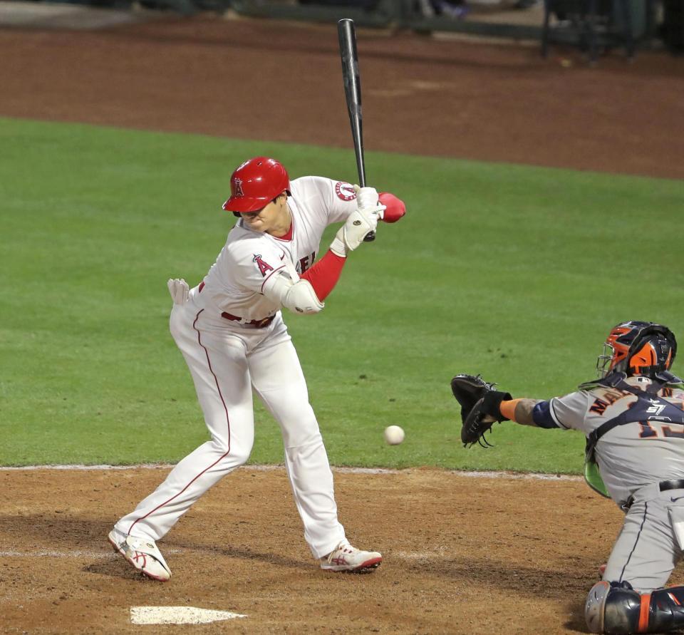 大谷翔平 代打で死球 決勝ホームイン マウンド上の投手にらむ 大リーグ デイリースポーツ Online