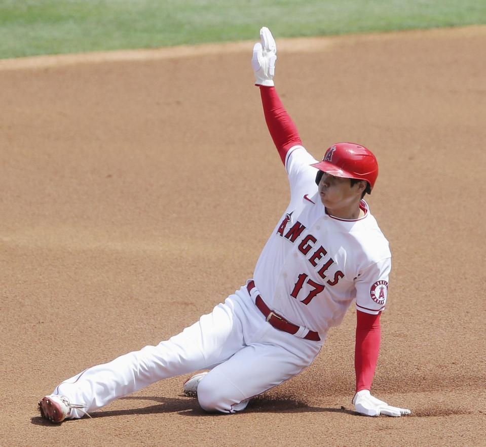 　１回、二盗を決める大谷（共同）