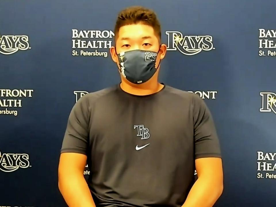 試合前にオンライン取材に応じる筒香