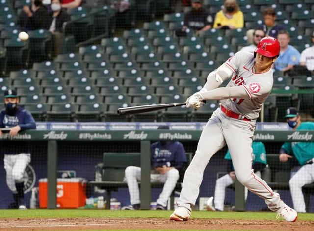 大谷翔平、昨季超え８号勝ち越しソロ　バットの先で“今季最短”の１１１メートル