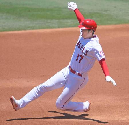 　１回、二盗を決める大谷（ゲッティ＝共同）