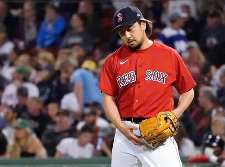 　ブルージェイズ戦の６回途中に２番手で登板し、２ランを浴びたレッドソックス・沢村＝ボストン（ＡＰ＝共同）
