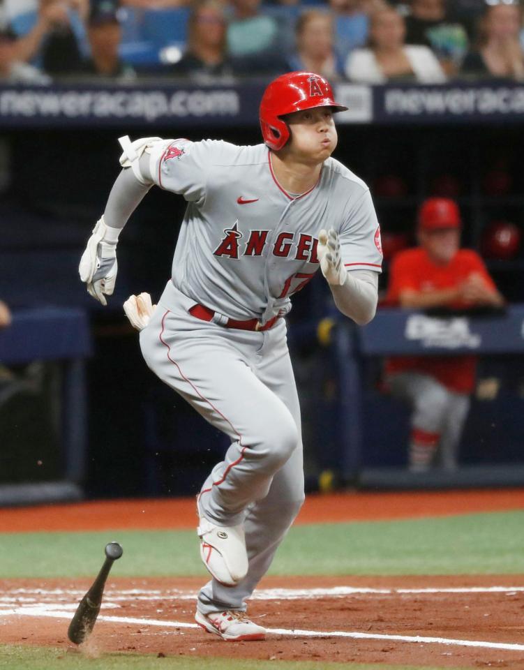 レイズ戦の３回、適時二塁打を放ったエンゼルス・大谷＝セントピーターズバーグ（共同）