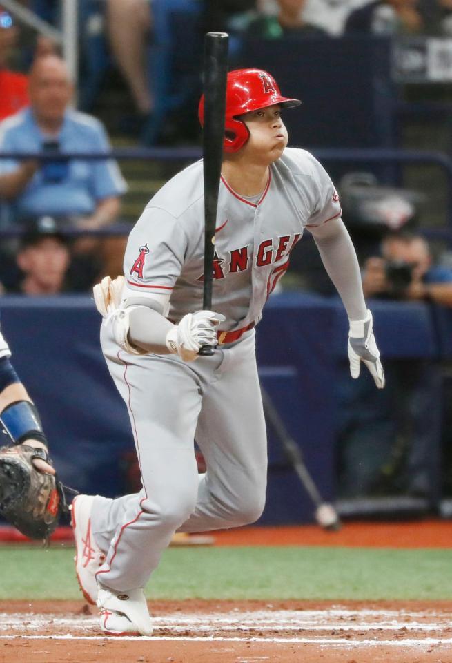 レイズ戦の３回、適時二塁打を放つエンゼルス・大谷＝セントピーターズバーグ（共同）