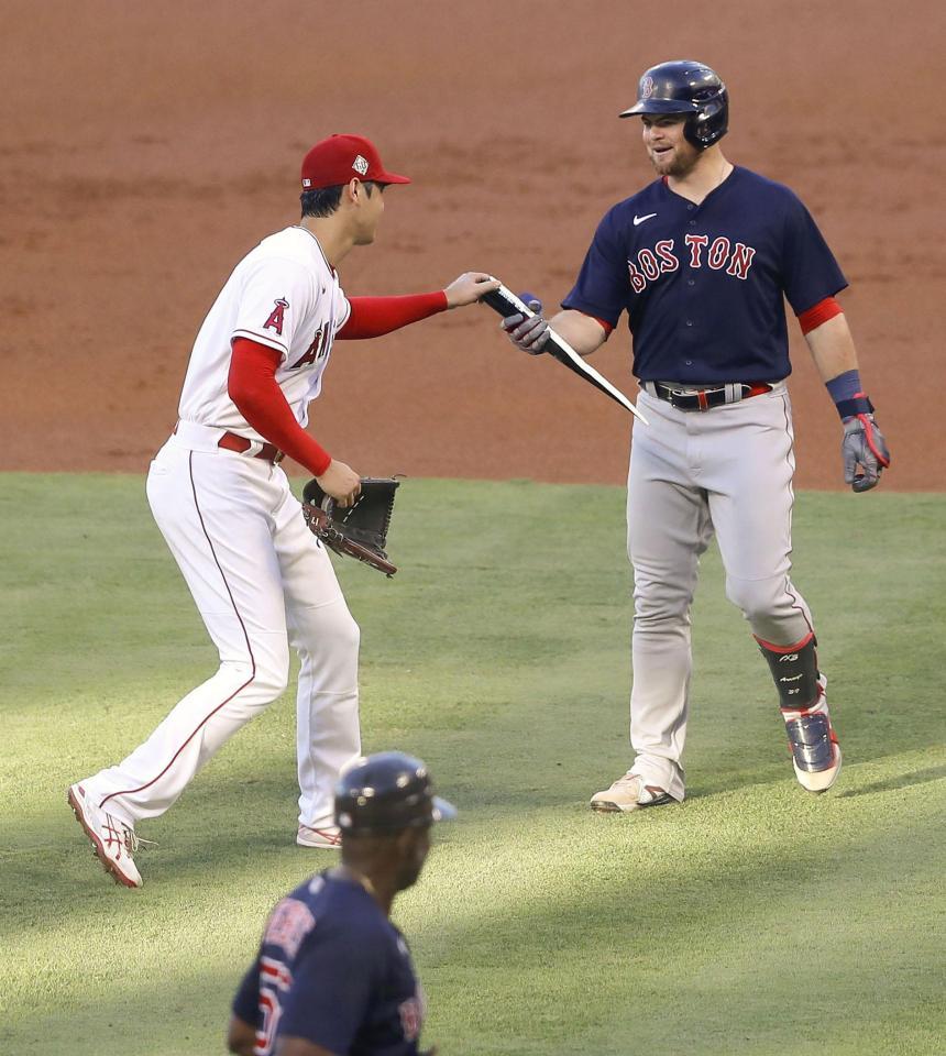 大谷翔平 へし折ったバットを拾って相手に渡す 試合中に見せた温かい配慮 大リーグ デイリースポーツ Online