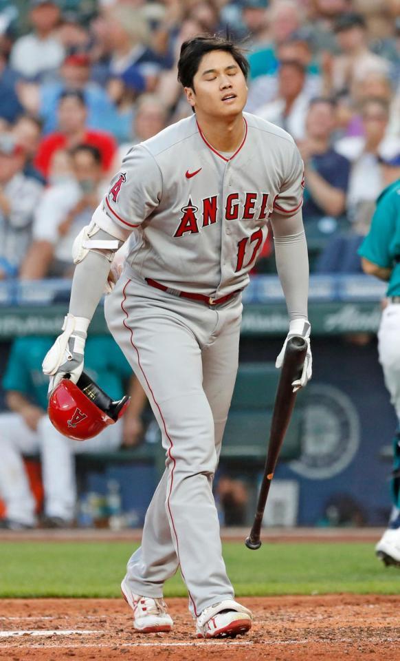 　マリナーズ戦の５回、空振り三振に倒れたエンゼルス・大谷＝シアトル（共同）