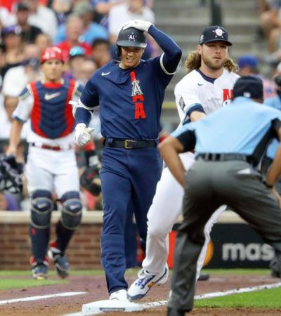 オールスター戦の３回、一ゴロに倒れ一塁へ駆け込むエンゼルス・大谷＝13日、デンバー（共同）