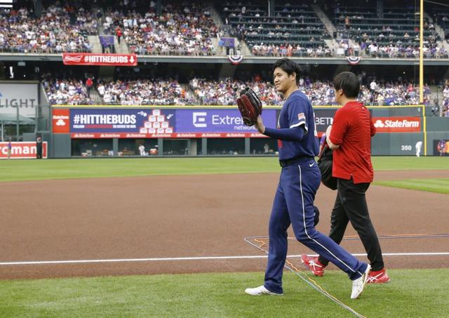 球宴でも大谷らしさ発揮　外野に落ちていたゴミをポケットへ　練習ボールは客席へ