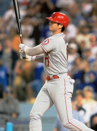 　８回、代打で出場し空振り三振に倒れた大谷（共同）