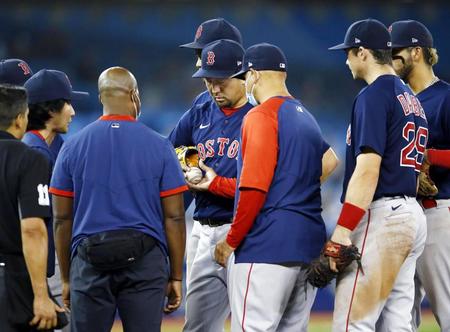 　６回途中から登板し、２／３回を無安打２失点だった沢村（ゲッティ＝共同）