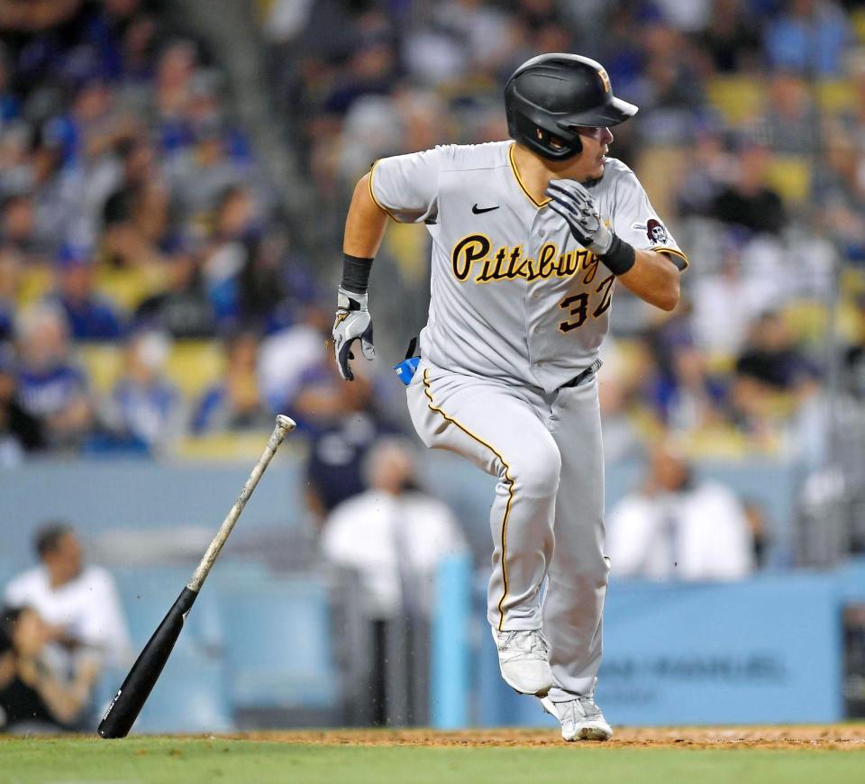 パイレーツに移籍した筒香が、ドジャース戦の９回に代打で初出場し、二塁打を放つ＝ロサンゼルス（ゲッティ＝共同）